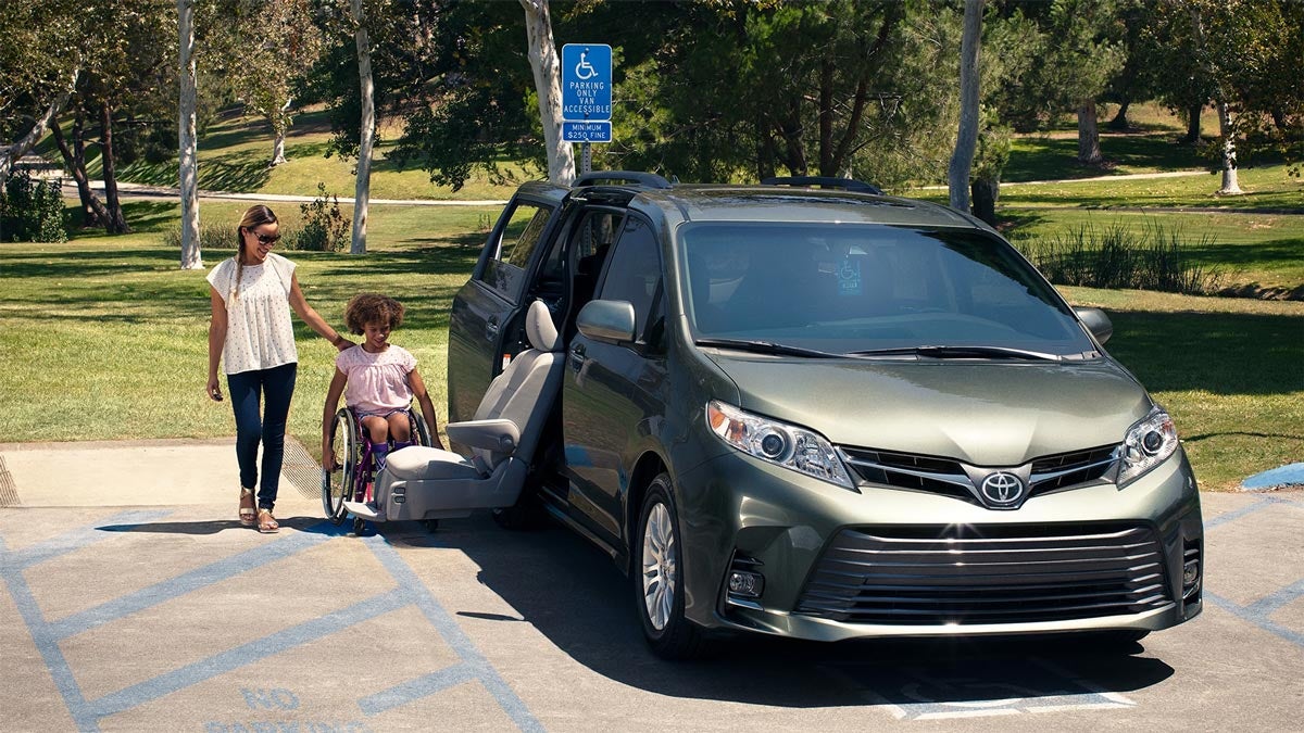 2019 Toyota Sienna with Auto Access Seat from Bob Johnson Toyota in Rochester, NY