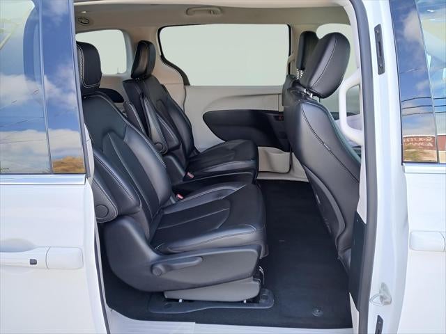 2024 Chrysler Pacifica Hybrid Select