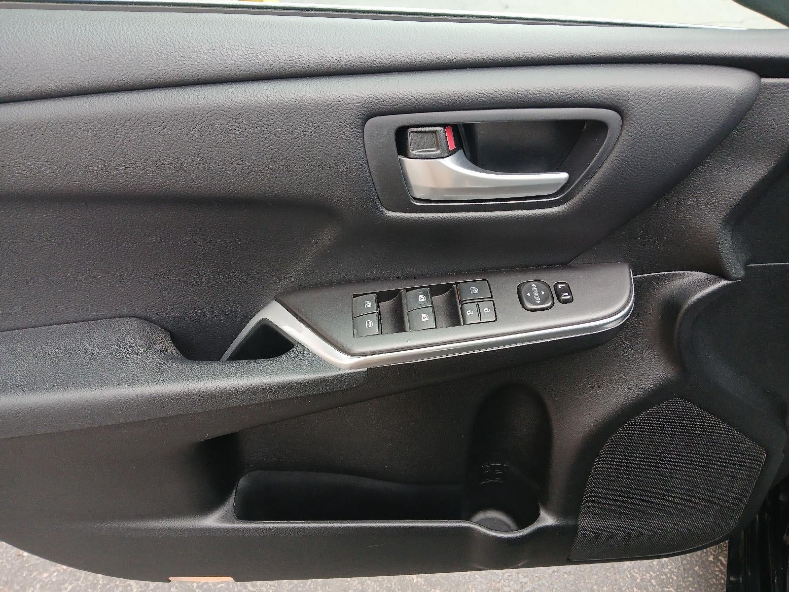 2017 Toyota CAMRY SE SEDAN