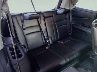 2022 Honda Pilot Touring w/Rear Captain's Chairs