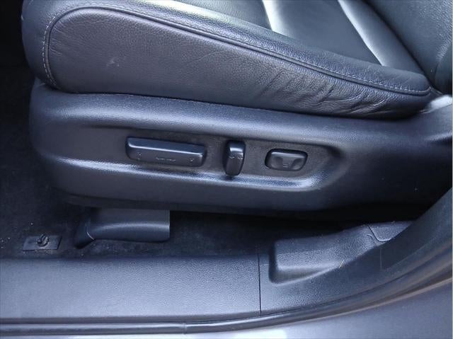 2022 Honda Pilot Touring w/Rear Captain's Chairs