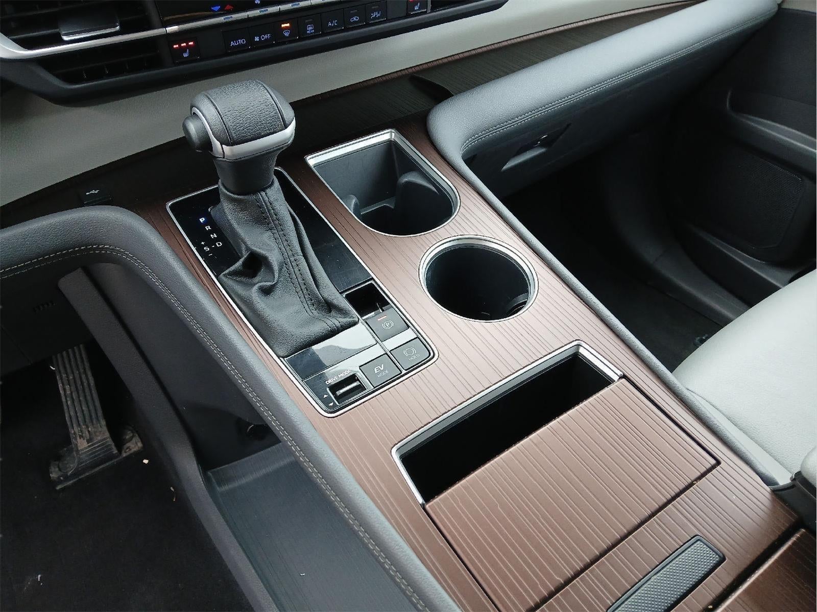 2024 Toyota SIENNA XLE MINIVAN