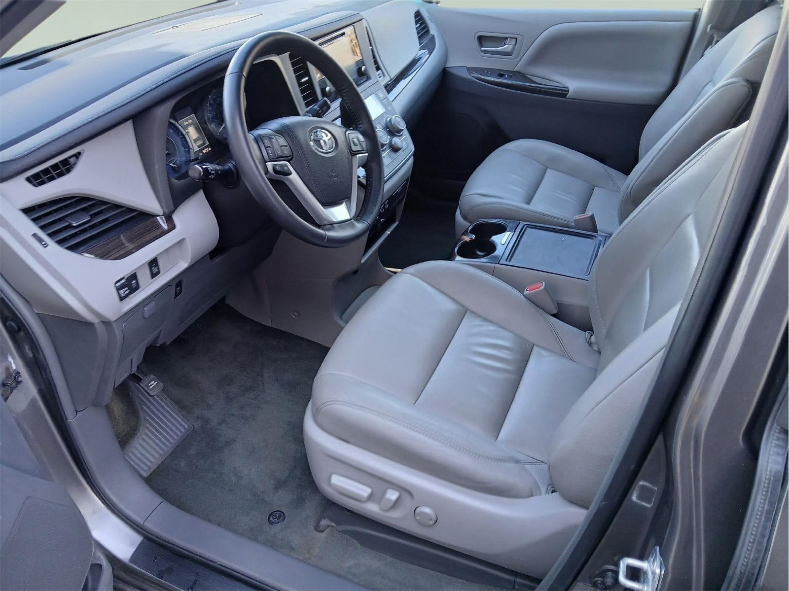 2017 Toyota Sienna XLE 8-Passenger
