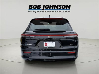 2025 Toyota CROWN SIGNIA XLE