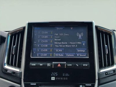 2016 Toyota Land Cruiser Base
