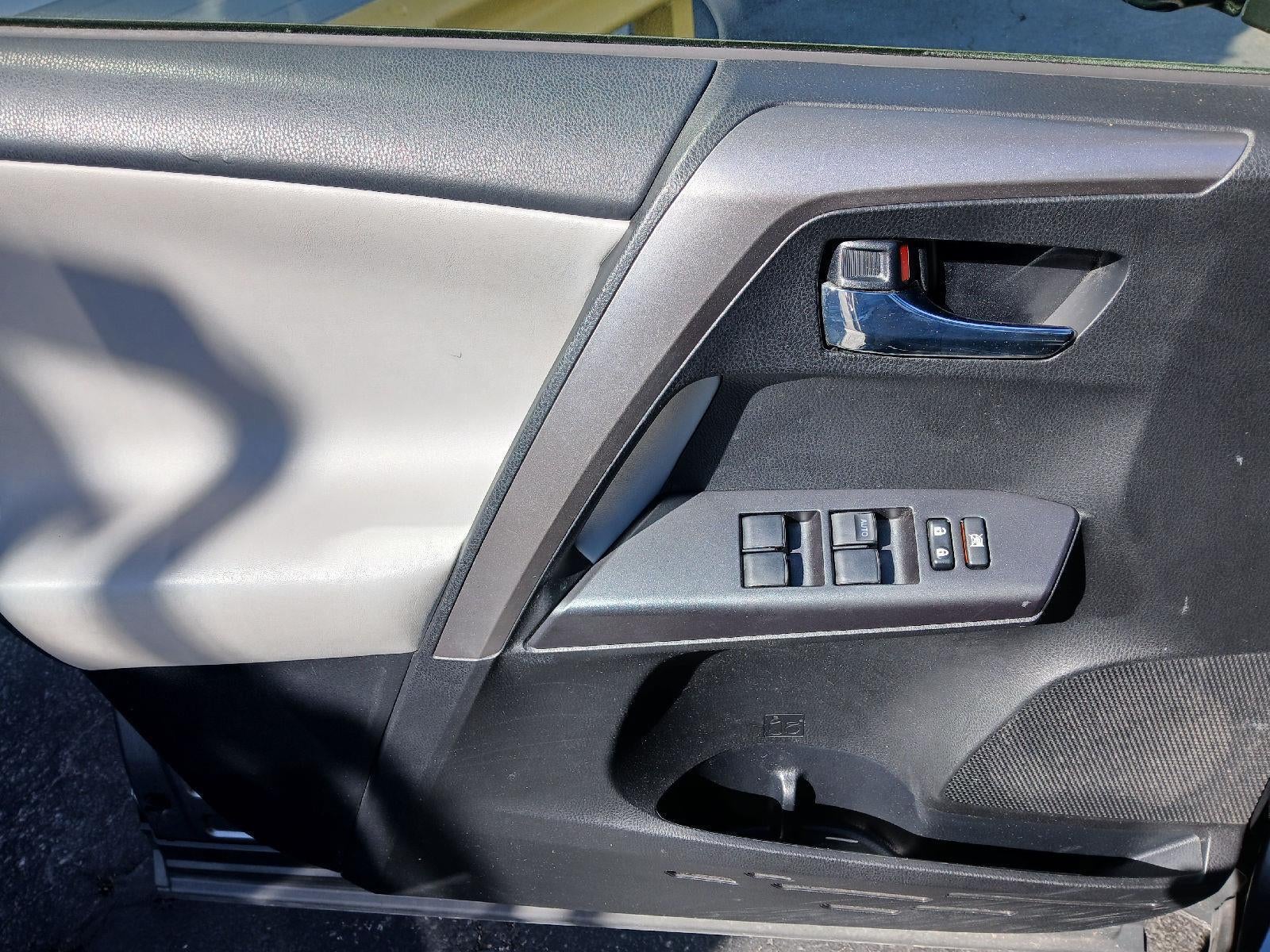 2017 Toyota RAV4 HYBRID XLE