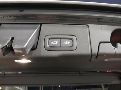 2023 Volvo XC60 Plus Dark Theme