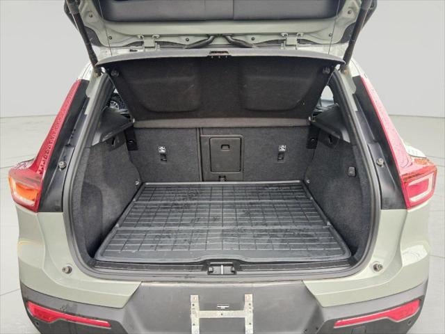 2025 Volvo XC40 Ultra Dark Theme