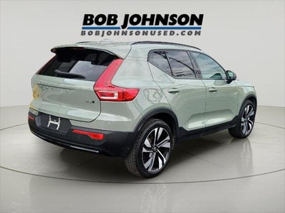 2025 Volvo XC40 Ultra Dark Theme