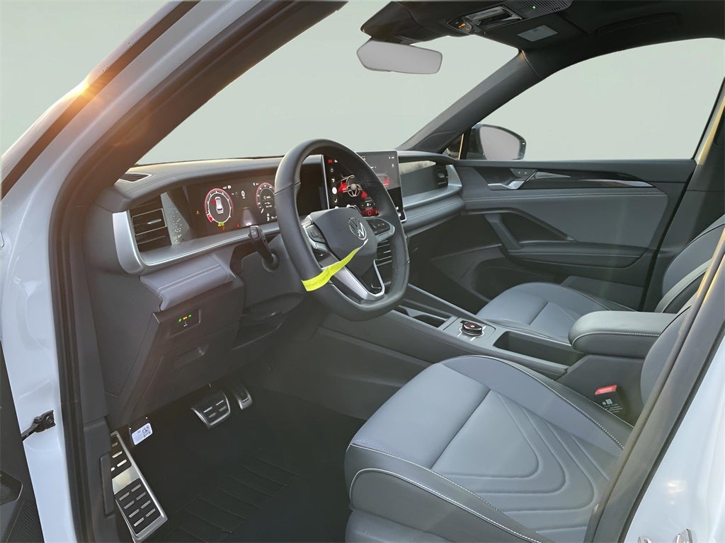 2025 Volkswagen Tiguan 2.0T SE R-Line Black Certified