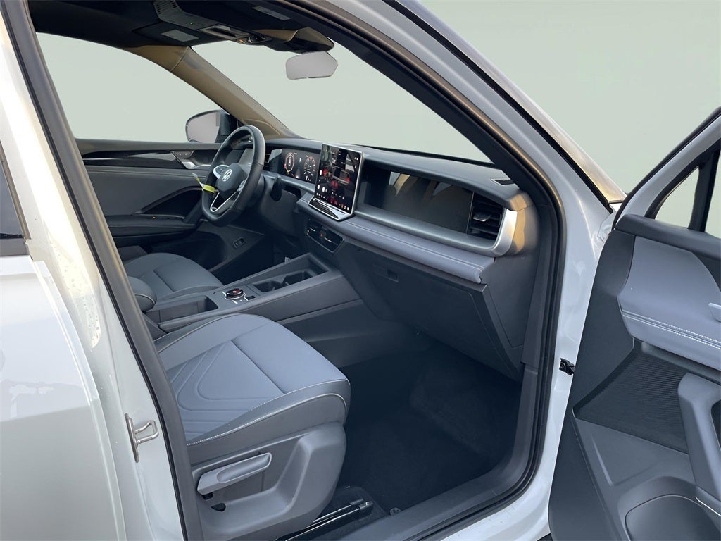 2025 Volkswagen Tiguan 2.0T SE R-Line Black Certified