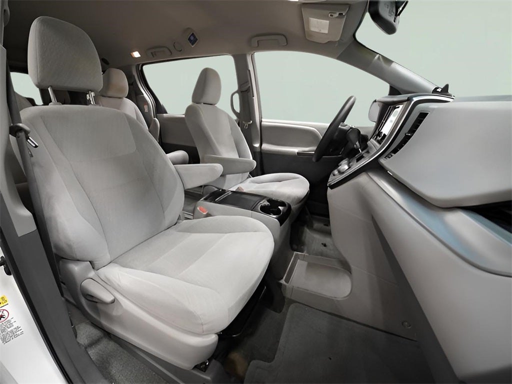 2015 Toyota Sienna LE 7 Passenger