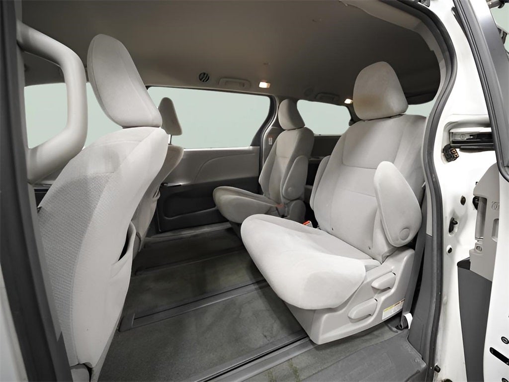 2015 Toyota Sienna LE 7 Passenger