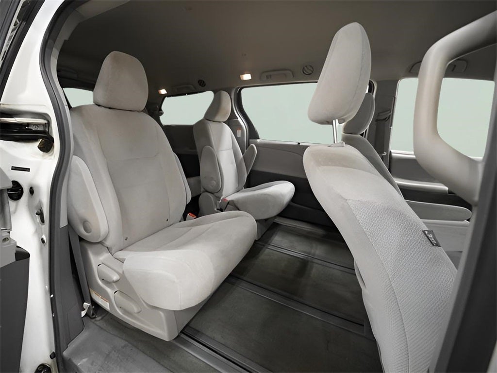 2015 Toyota Sienna LE 7 Passenger