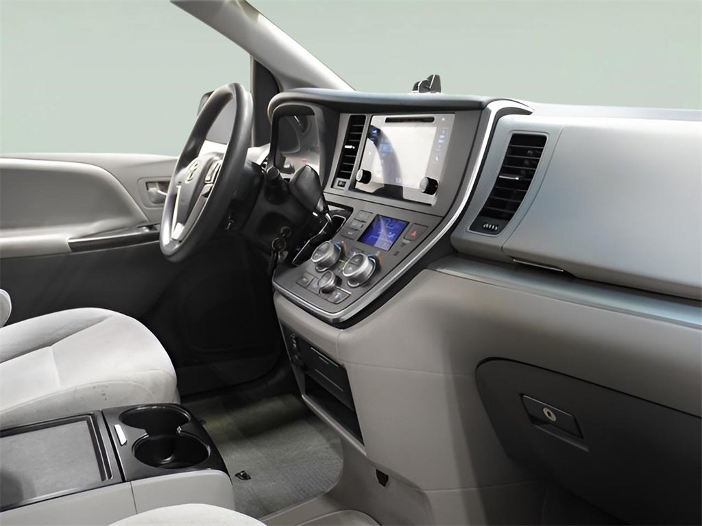 2015 Toyota Sienna LE 7 Passenger