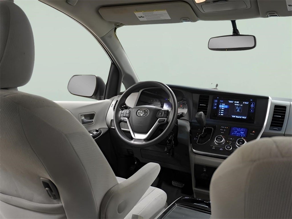 2015 Toyota Sienna LE 7 Passenger