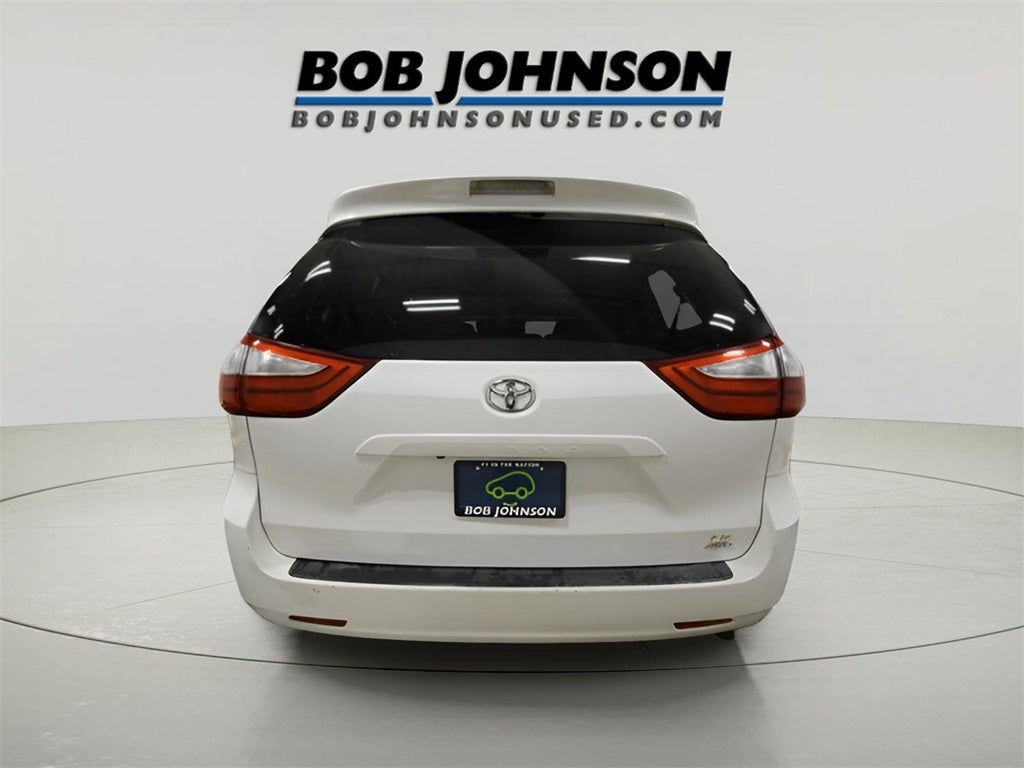 2015 Toyota Sienna LE 7 Passenger