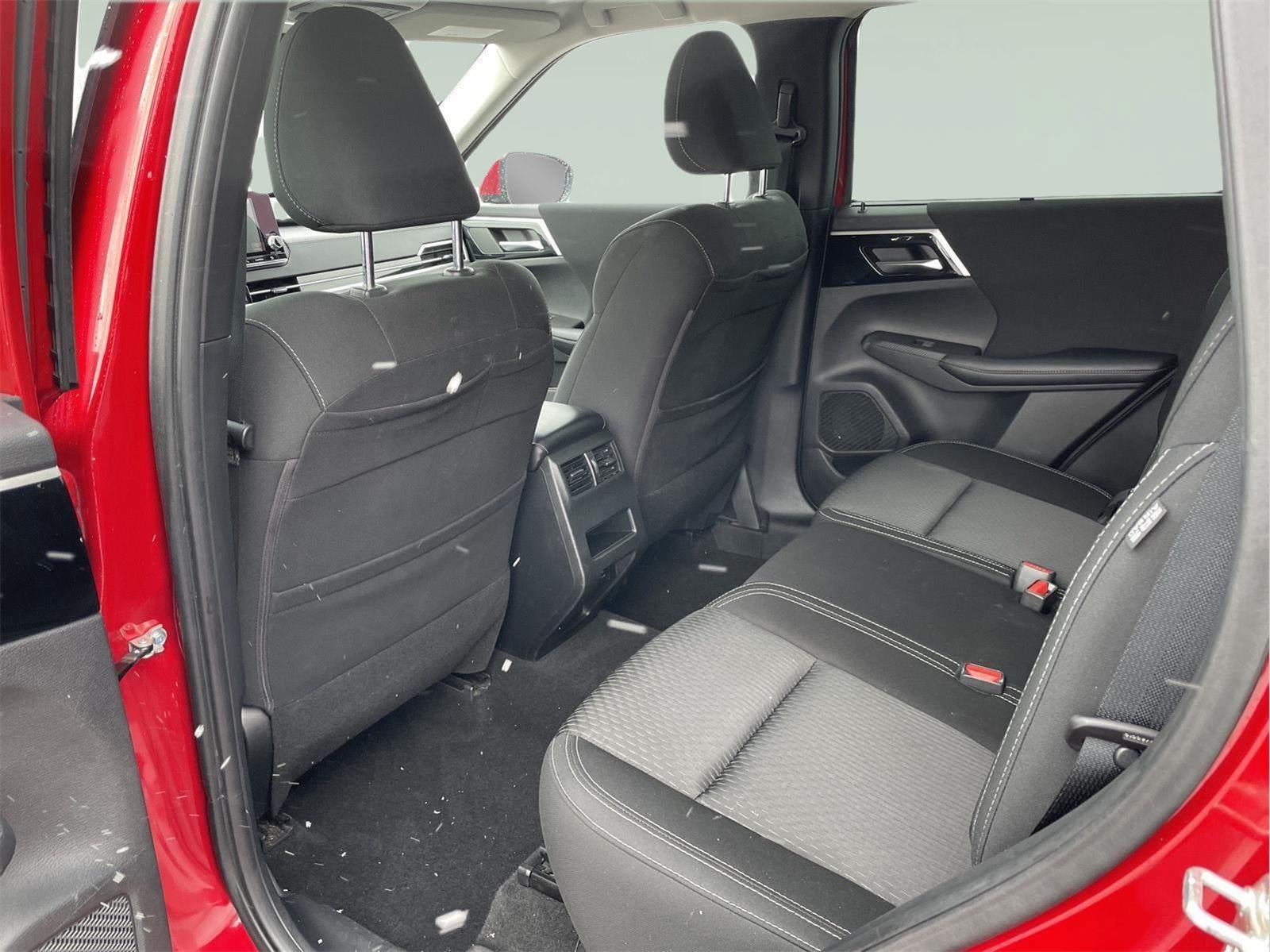 2022 Mitsubishi Outlander ES