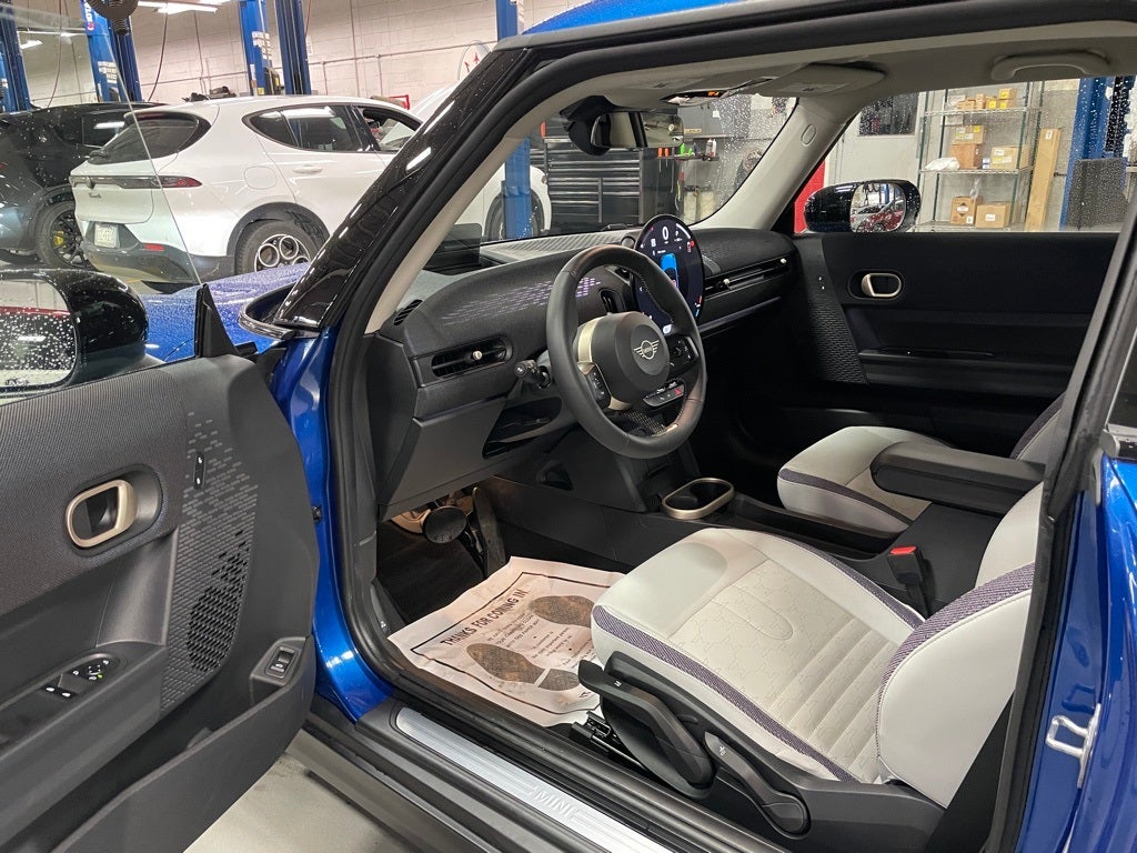 2025 MINI Cooper S Signature Plus - Certified **$2500 Rebate**