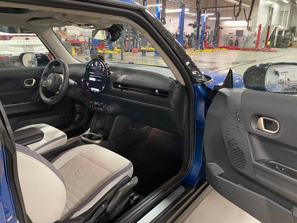 2025 MINI Cooper S Signature Plus - Certified **$2500 Rebate**