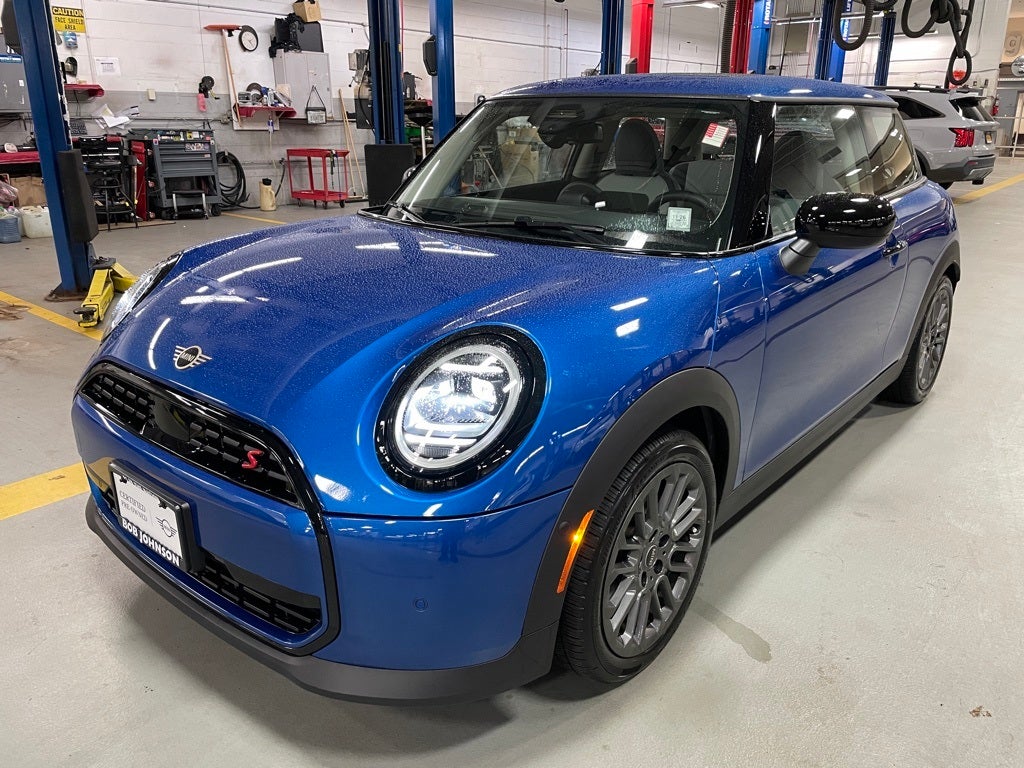 2025 MINI Cooper S Signature Plus - Certified **$2500 Rebate**