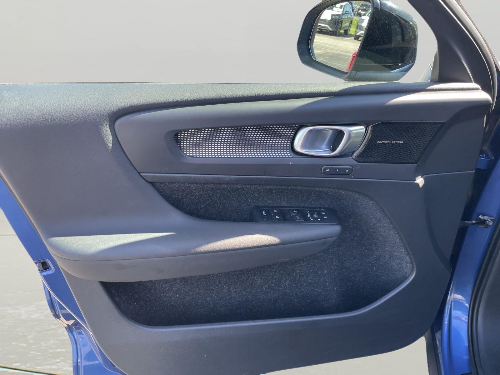2021 Volvo XC40 R-Design