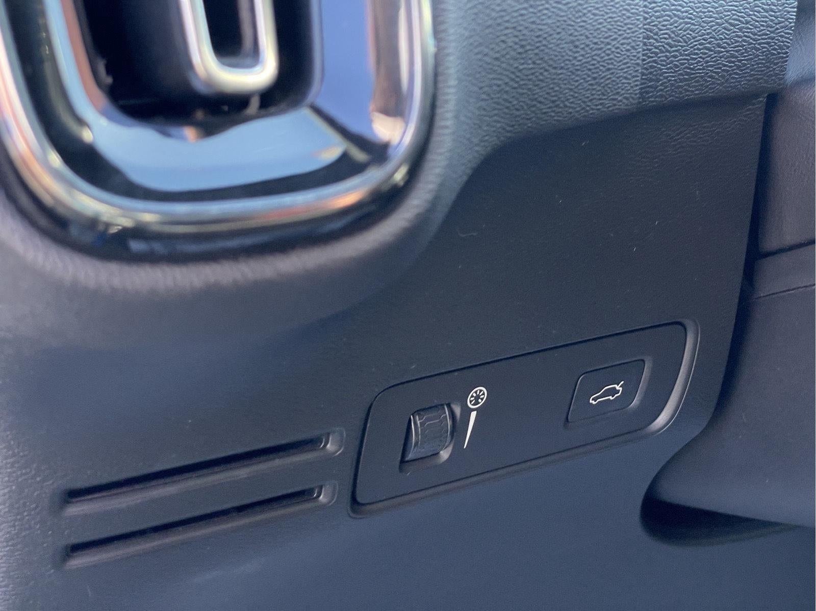 2021 Volvo XC40 R-Design