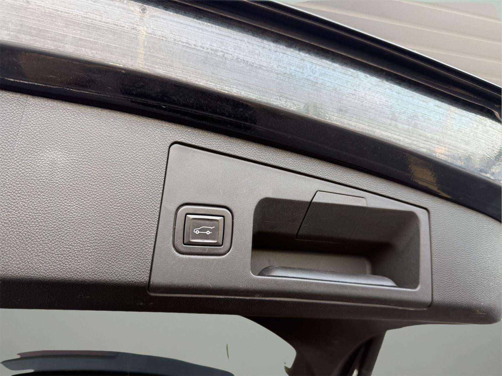 2020 Cadillac XT4 FWD Premium Luxury