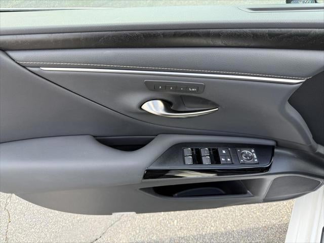 2024 Lexus ES 300h 