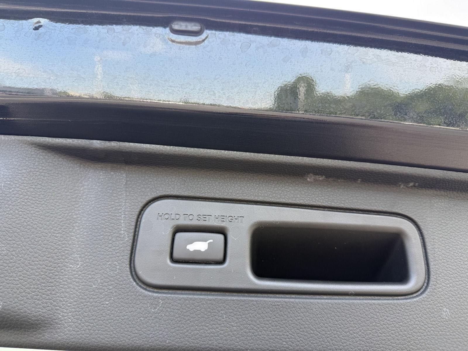 2023 Honda Pilot EX-L w/Rear Captain's Chairs