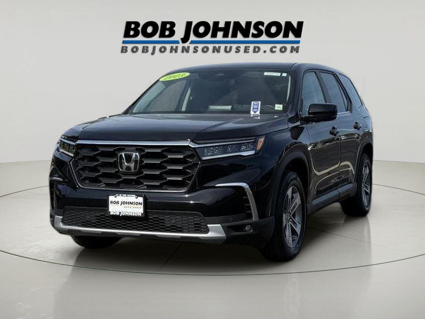 2023 Honda Pilot EX-L w/Rear Captain's Chairs