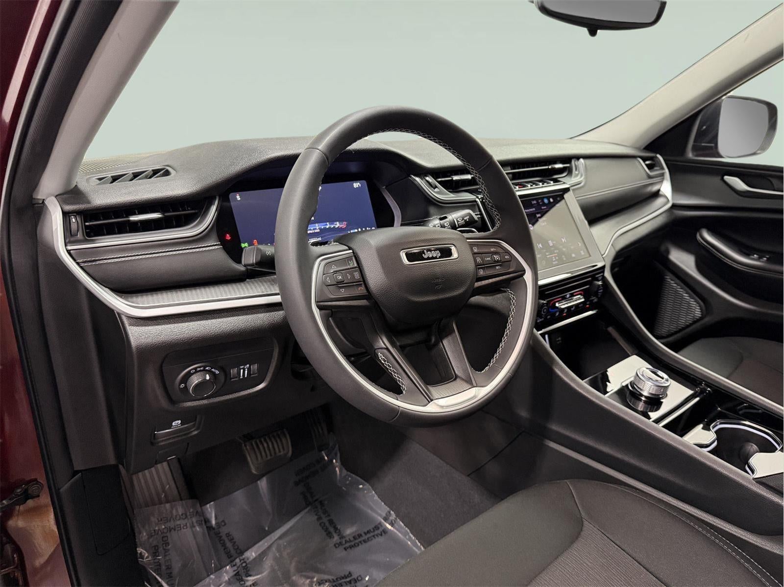 2023 Jeep Grand Cherokee Laredo 4x4