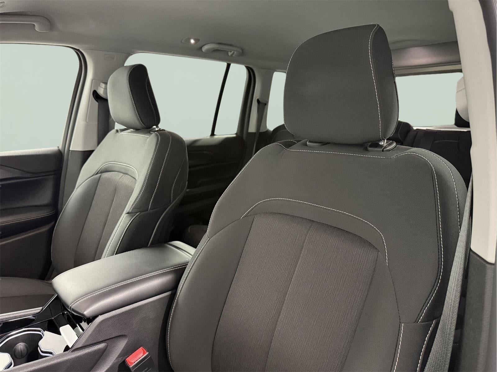 2023 Jeep Grand Cherokee Laredo 4x4