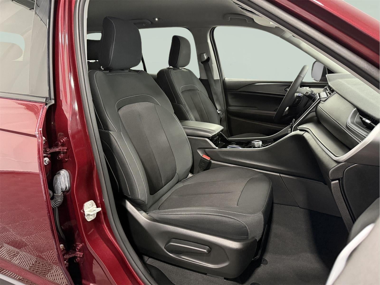 2023 Jeep Grand Cherokee Laredo 4x4