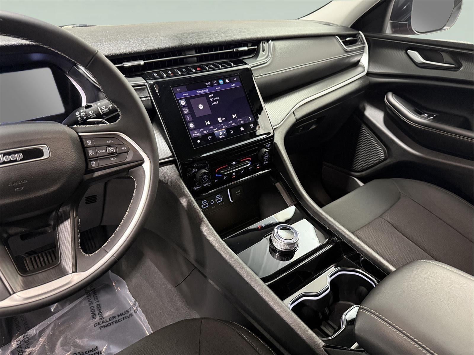 2023 Jeep Grand Cherokee Laredo 4x4