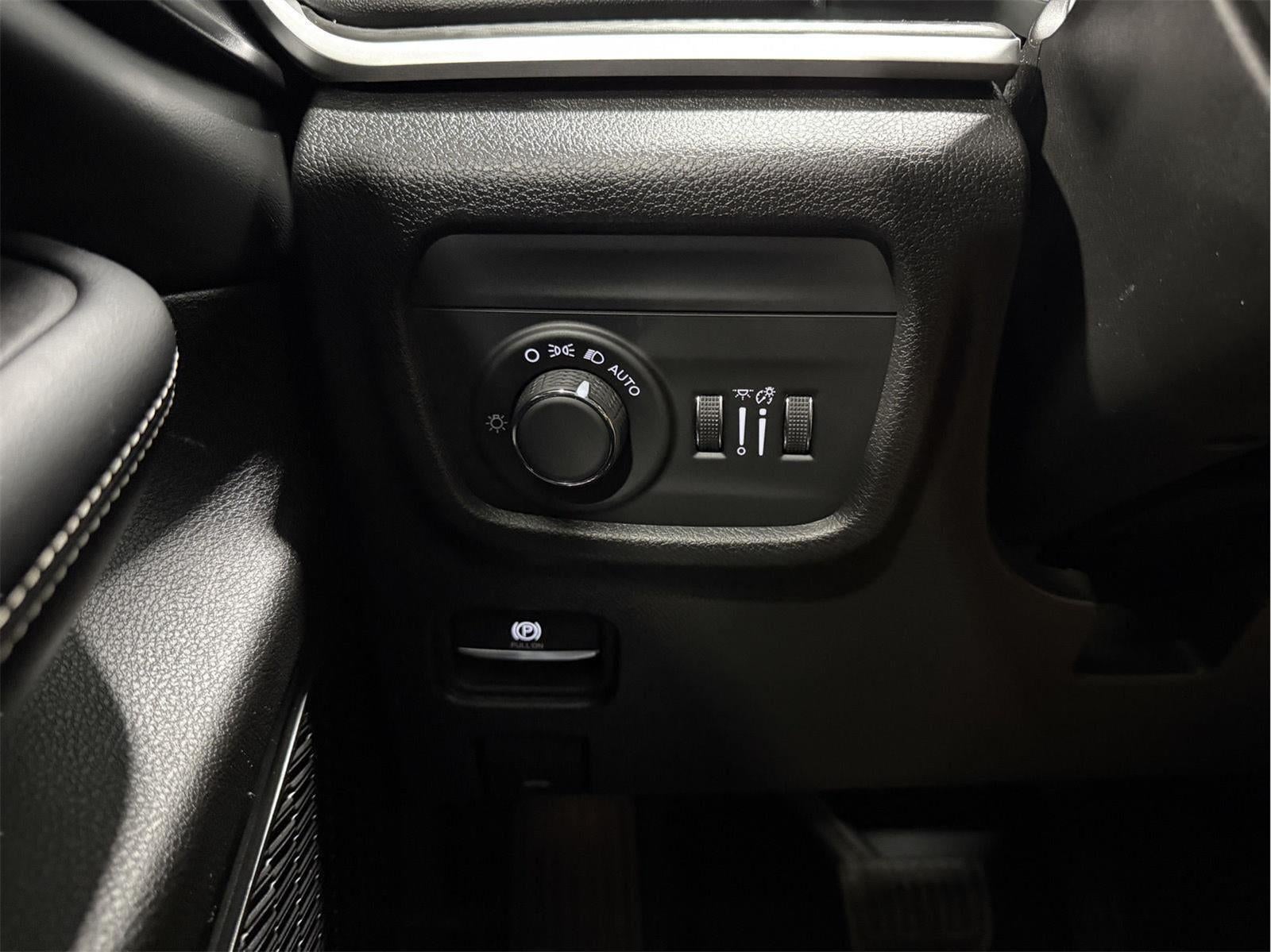 2023 Jeep Grand Cherokee Laredo 4x4