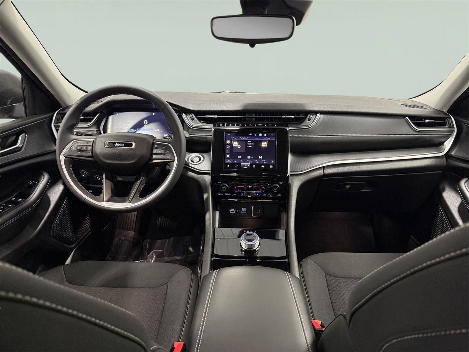 2023 Jeep Grand Cherokee Laredo 4x4