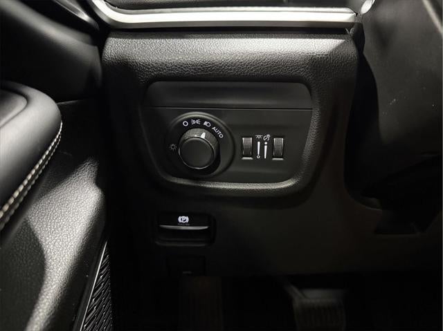 2023 Jeep Grand Cherokee Laredo 4x4