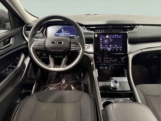 2023 Jeep Grand Cherokee Laredo 4x4