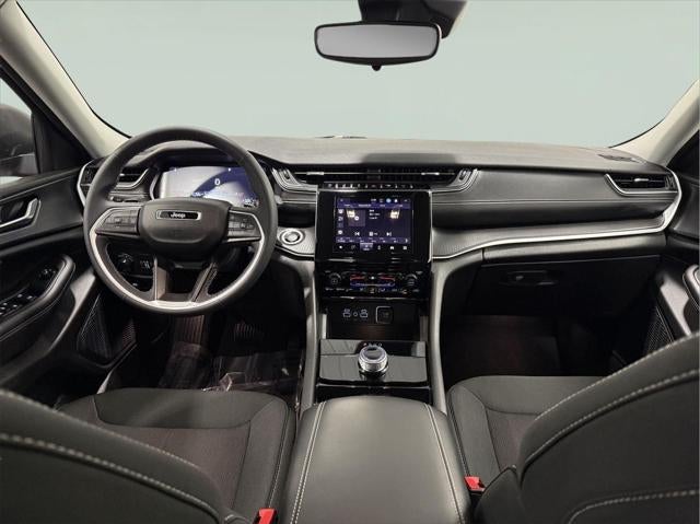2023 Jeep Grand Cherokee Laredo 4x4
