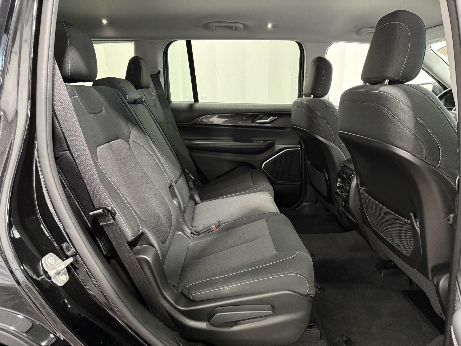 2021 Jeep Grand Cherokee L Laredo 4x4
