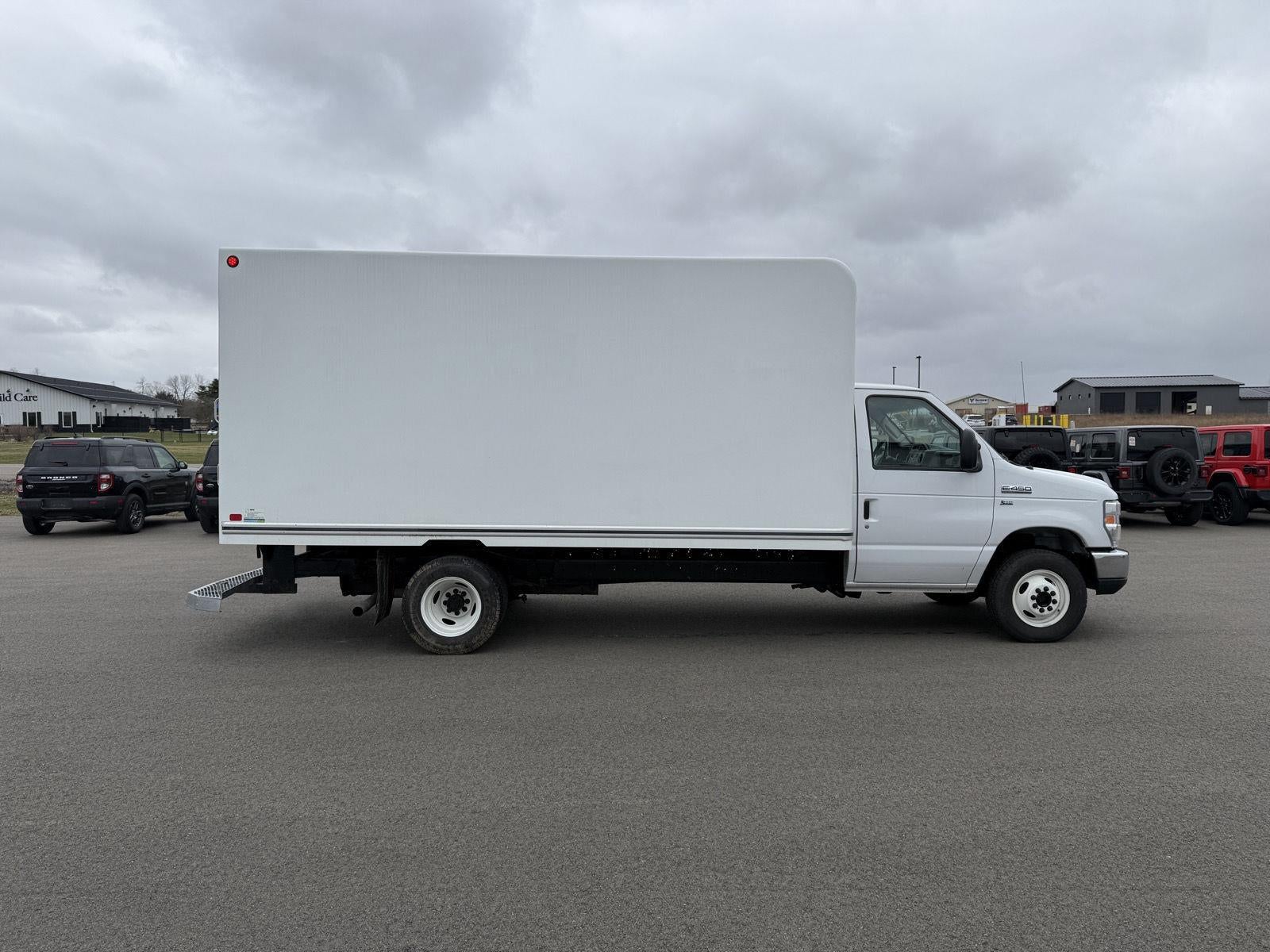 2019 Ford E-450 Cutaway E-450 DRW 158 WB