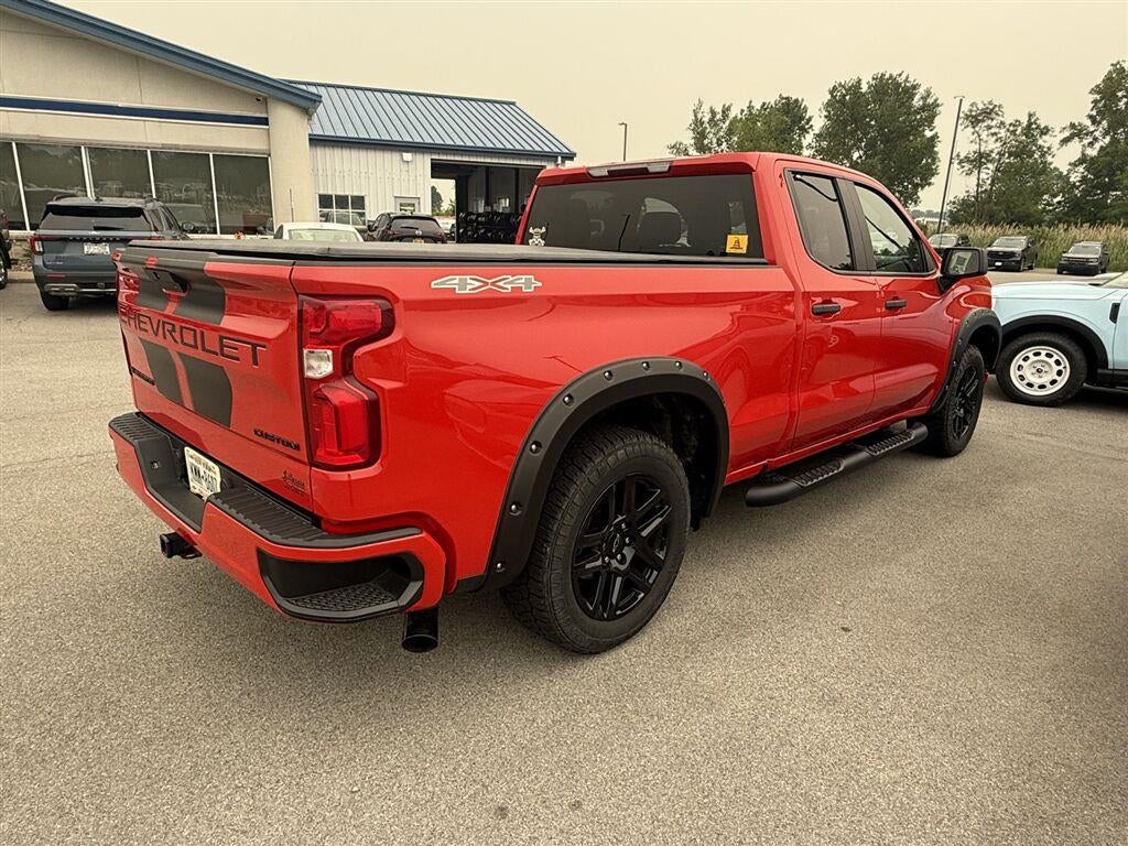 2021 Chevrolet Silverado 1500 4WD Double Cab Standard Bed Custom