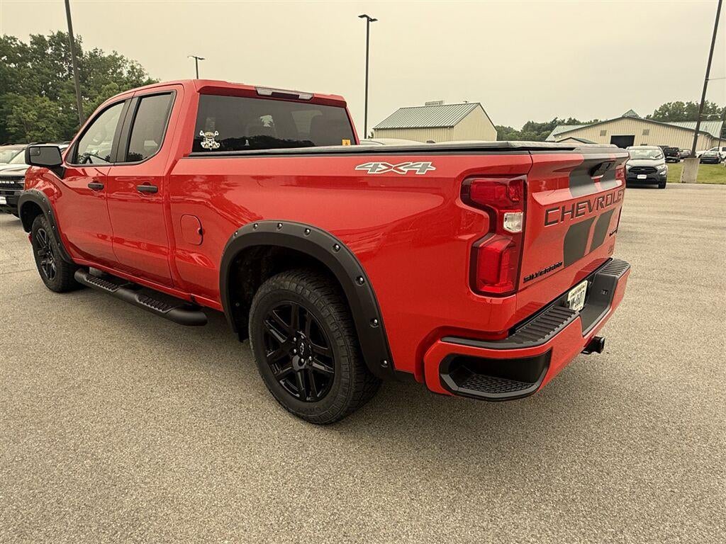 2021 Chevrolet Silverado 1500 4WD Double Cab Standard Bed Custom
