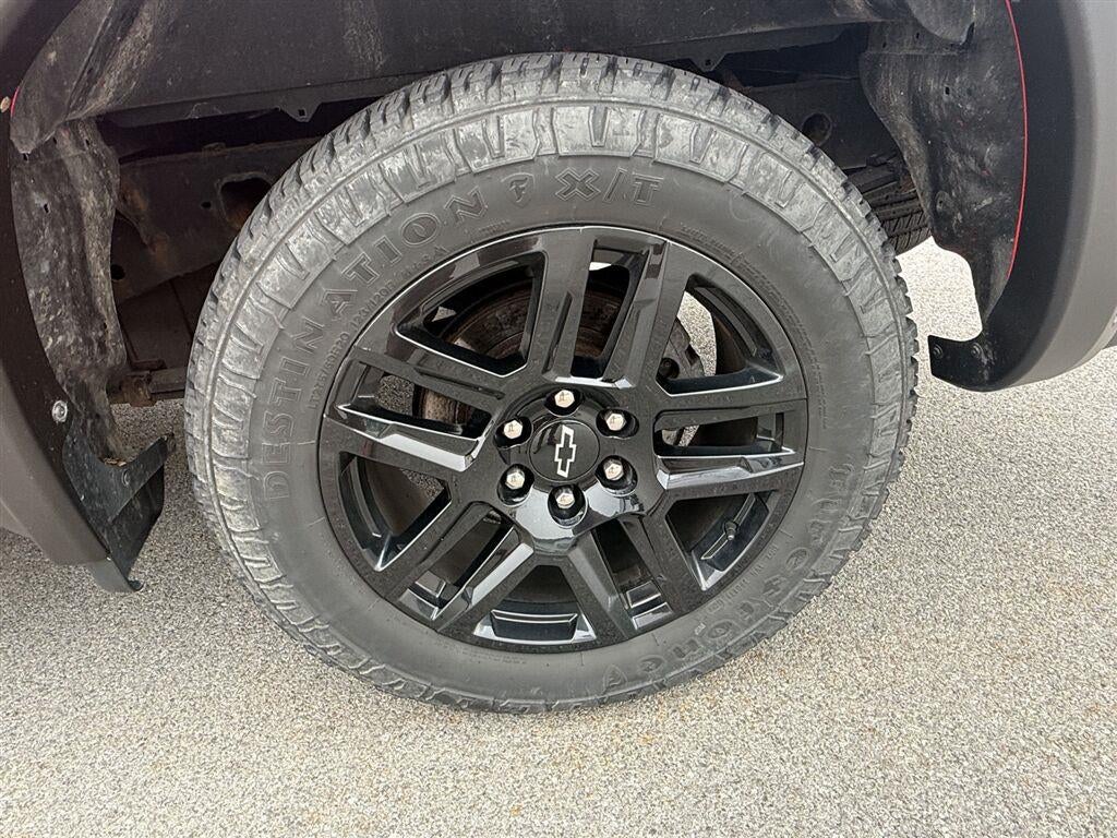 2021 Chevrolet Silverado 1500 4WD Double Cab Standard Bed Custom