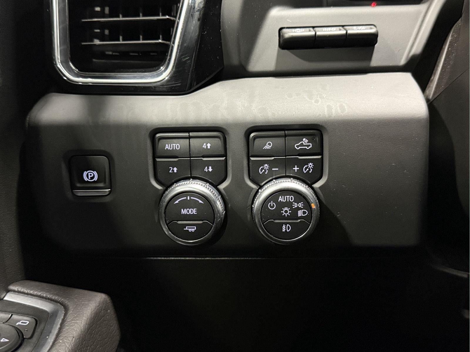 2024 GMC Sierra 2500HD 4WD Crew Cab Standard Bed Denali
