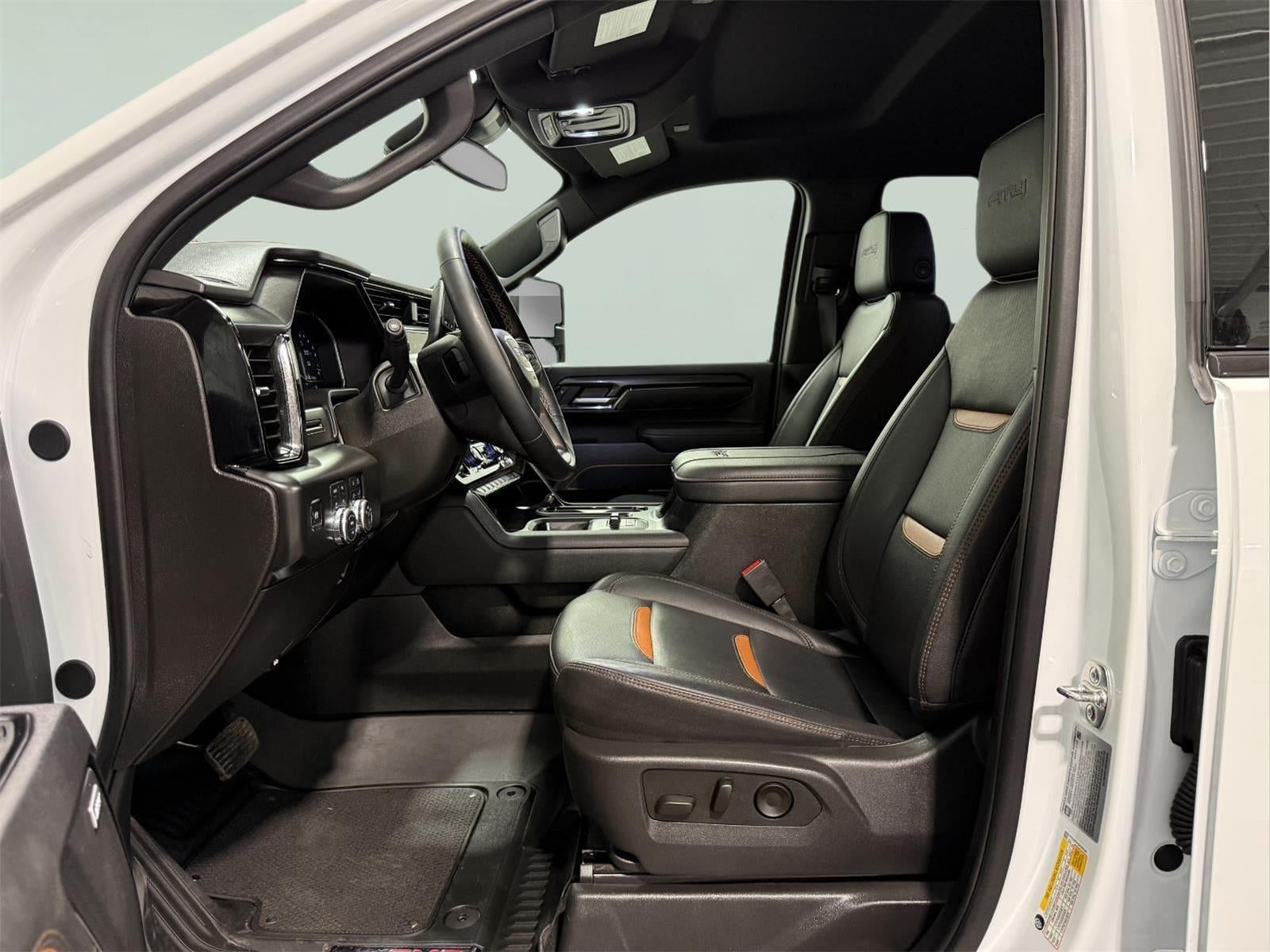 2025 GMC Sierra 2500HD 4WD Crew Cab Standard Bed AT4