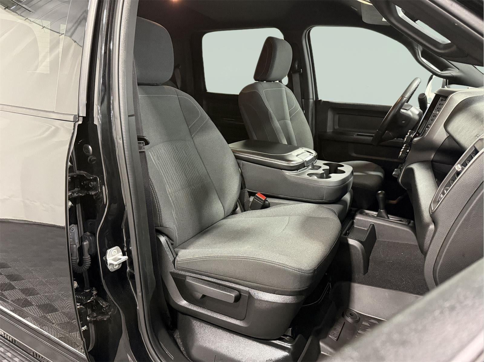 2022 RAM 3500 Tradesman Crew Cab 4x4 8' Box
