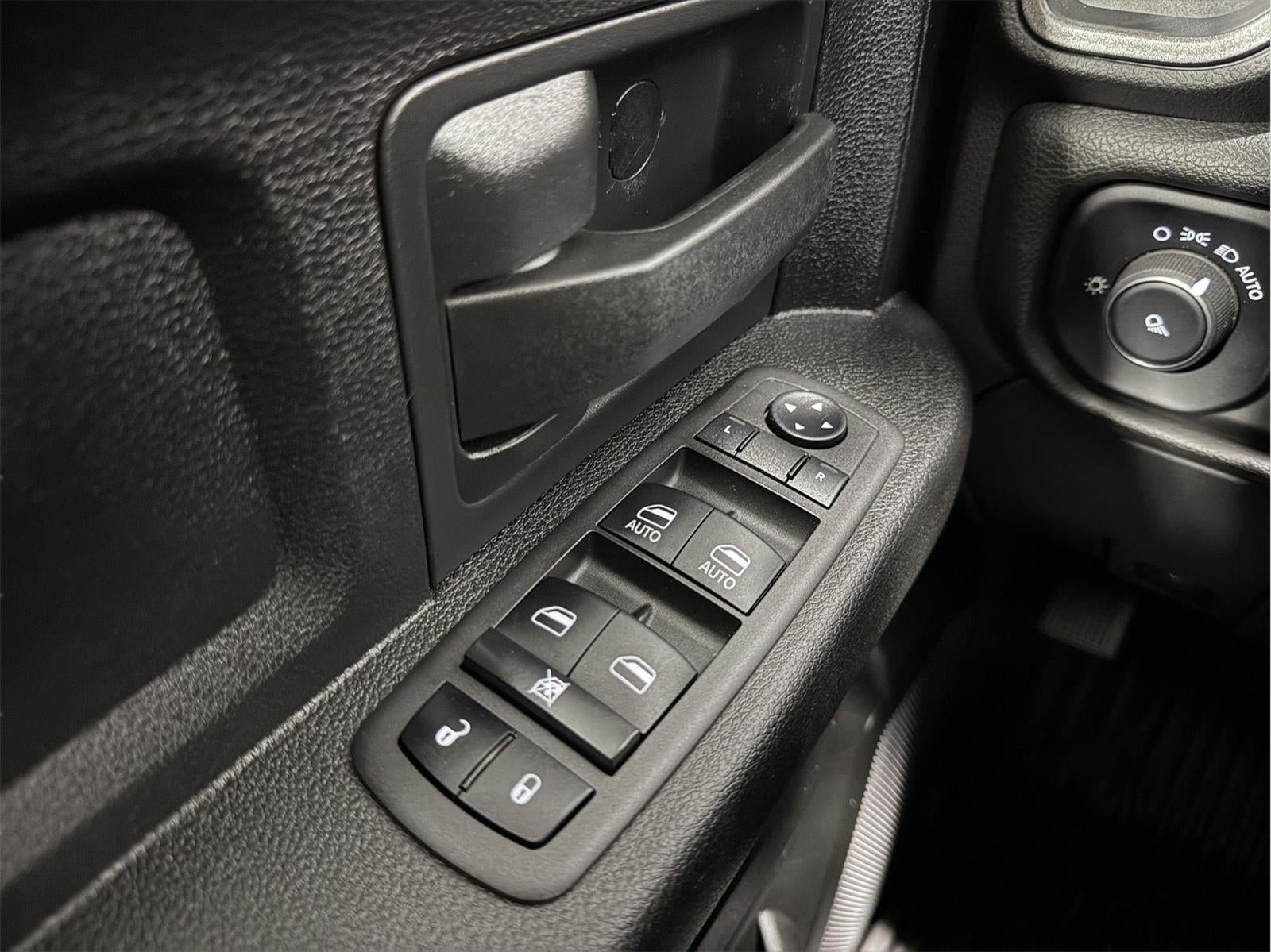 2022 RAM 3500 Tradesman Crew Cab 4x4 8' Box