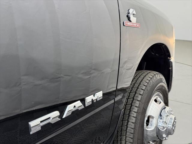 2022 RAM 3500 Tradesman Crew Cab 4x4 8' Box
